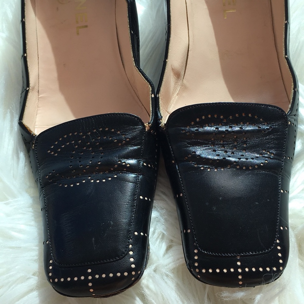 Authentic Chanel CC Logo Black Leather Heels - Picture 2 of 16